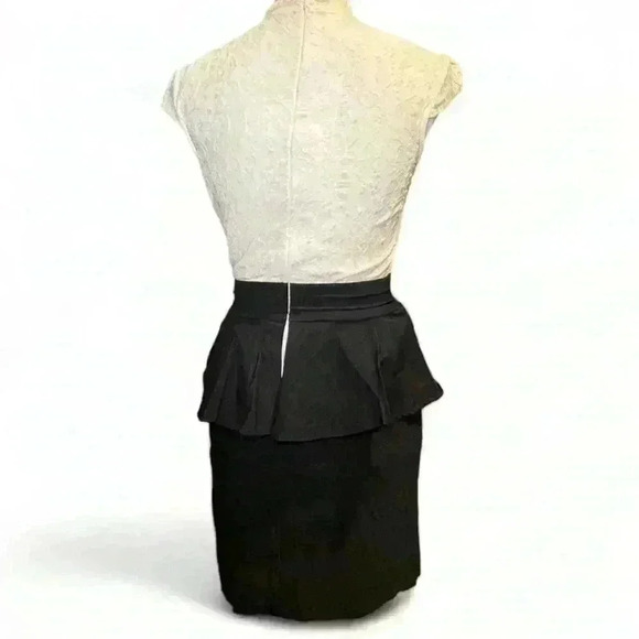 NWT- Urban Hearts - White Lace Top / Black Bottom - Size Medium - Picture 3 of 5